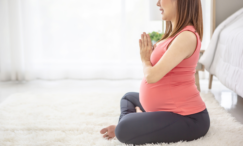 pregnant woman practising mindfulness meditation